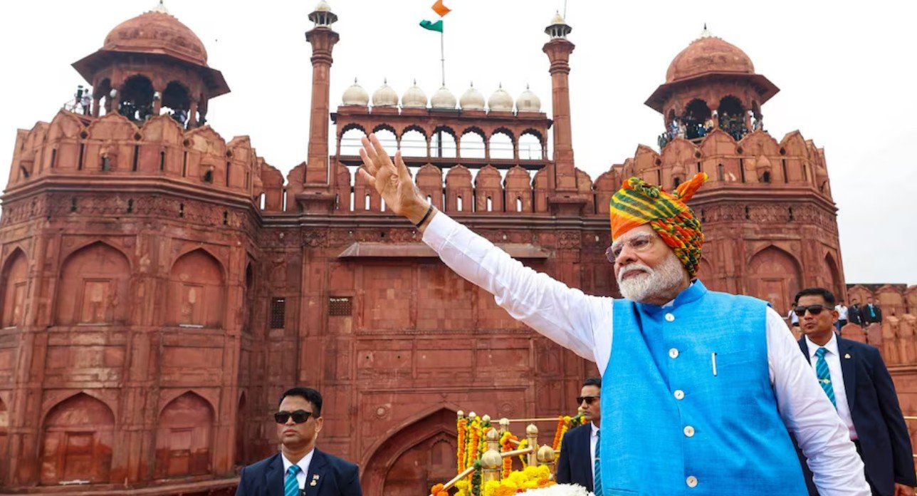 लाल किले से PM Modi का बड़ा संबोधन धारा 370, ऑपरेशन सिंदूर और मेड इन इंडिया चिप्स