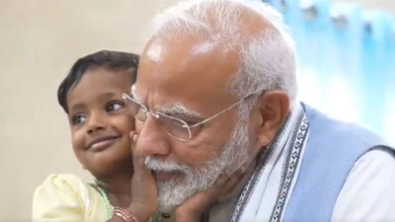 बेंगलुरु के मासूम बच्चों ने PM-CM को लिखा दर्द भरा खत, बोले- टैक्स देते हैं फिर भी सड़क गड्ढों में