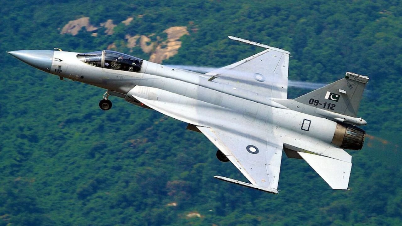 JF-17 engine controversy: रूस से पाकिस्तान को JF-17 इंजन सप्लाई की अफवाह, कांग्रेस-बीजेपी में तीखी बयानबाजी, राजनीति में भूचाल मचा