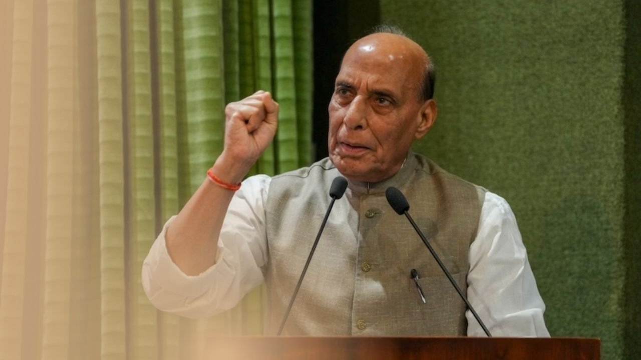 राजनाथ सिंह ने पूर्व सैनिकों की आर्थिक मदद 100 प्रतिशत बढ़ाई, अब जीवनभर 8 हजार रुपये प्रति माह मिलेगा