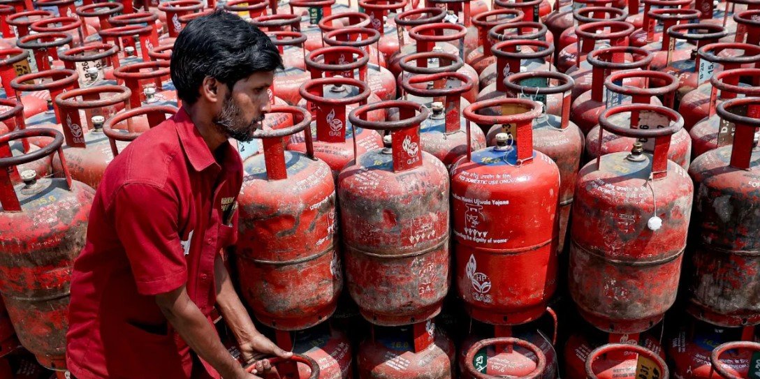 एलपीजी संकट पर बड़ा फैसला शादी-ब्याह के लिए कॉमर्शियल सिलेंडर नियम जारी