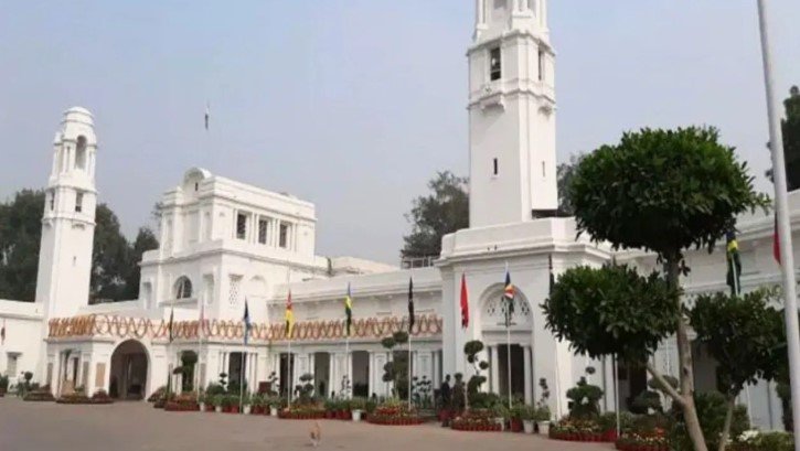दिल्ली विधानसभा सिक्योरिटी ब्रीच FIR सामने आरोपी ने बैरियर तोड़ संतरी को कुचलने की कोशिश