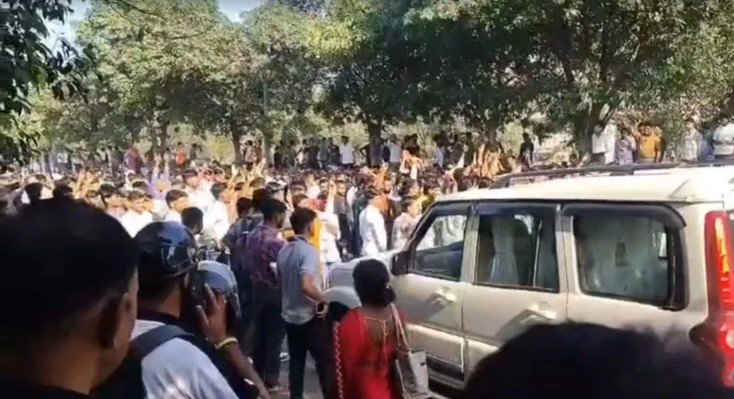 सैलरी बढ़ोतरी विवाद ने लिया हिंसक रूप नोएडा में हालात बेकाबू