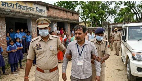 20 साल से नौकरी कर रहे शिक्षक निकले फर्जी जिले में मचा हड़कंप
