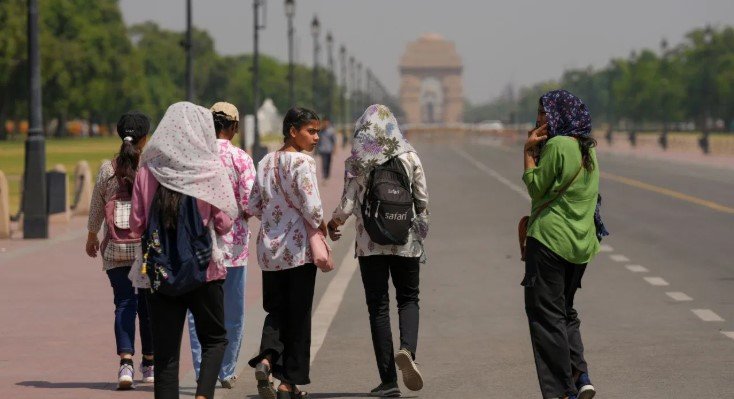 भीषण गर्मी से यूपी में हाहाकार तापमान 44 डिग्री के पार पहुंचा
