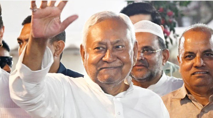 नीतीश कुमार भावुक आखिरी कैबिनेट बैठक में कल होगा सत्ता परिवर्तन बड़ा