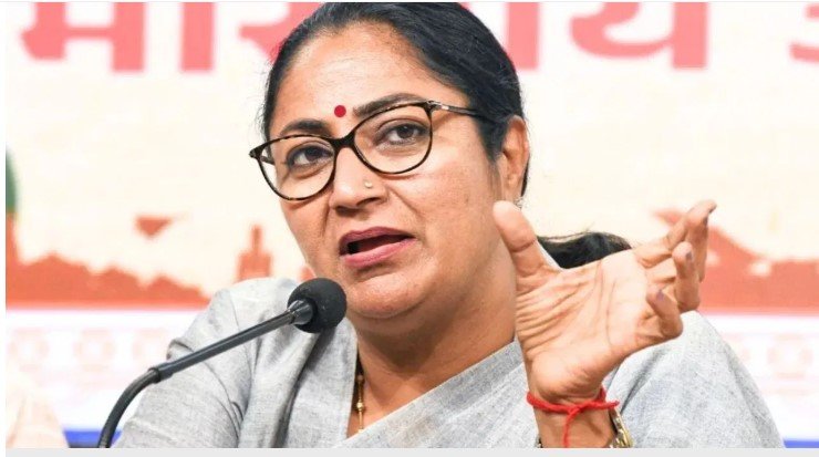 रेखा गुप्ता का केजरीवाल पर बड़ा हमला, लोकतंत्र पर उठाए गंभीर सवाल