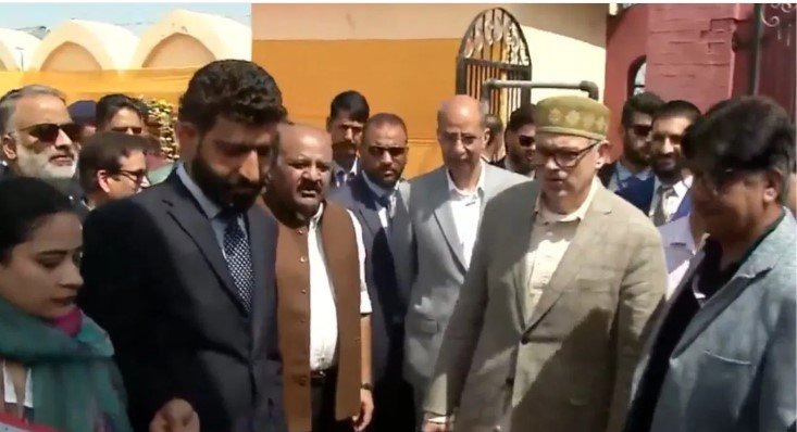 तिरंगे वाले रिबन को काटने से सीएम उमर अब्दुल्ला ने क्यों किया इनकार