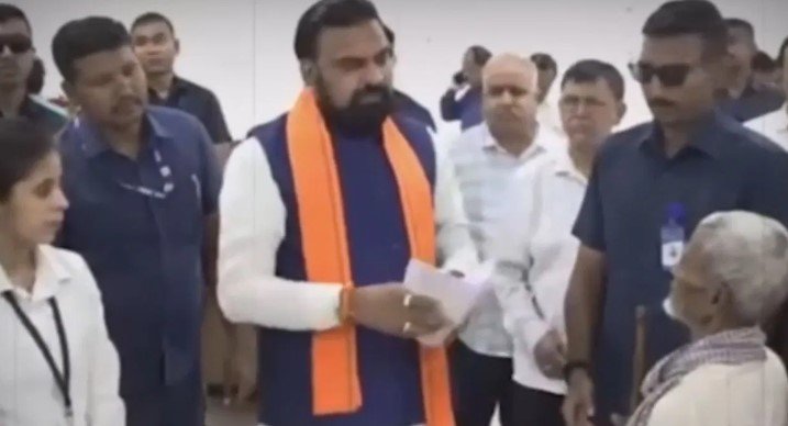 रसगुल्ले में नशा देकर बुजुर्ग की जमीन हड़पी जनता दरबार में फूटा मामला