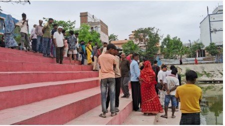 मुजफ्फरपुर में पोखर से किशोरी का शव मिलने से फैली सनसनी