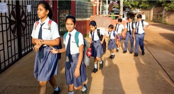 44 डिग्री तापमान का खतरा स्कूल टाइम बदला छुट्टियों को लेकर बड़ी अपडेट
